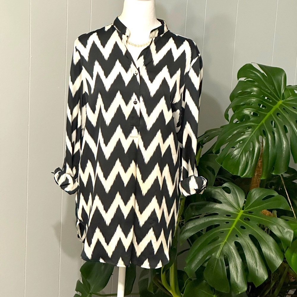 #8) Kasper Separates white and black roll up sleeve top new condition.